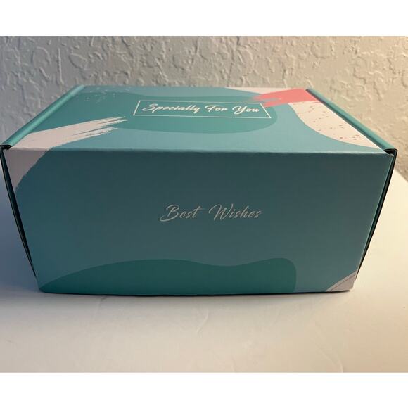 Best Wishes Gift Box with wine glass, candle, soap bath bomb and card - Picture 2 of 16